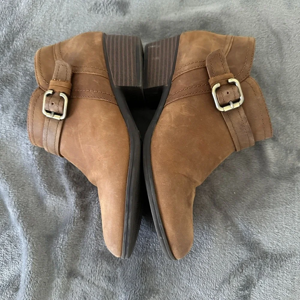 Clarks Adreena Booties Womens 8M Dark Tan Leather Ankle Boots Zip Buckle Western